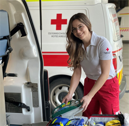 Marlene Arthofer engagiert sich mit Begeisterung im Rettungsdienst des OÖ. Roten Kreuzes